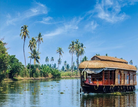 Kerala Tour Package: 4 Days of Cochin, Munnar, Thekkady and Alleppey