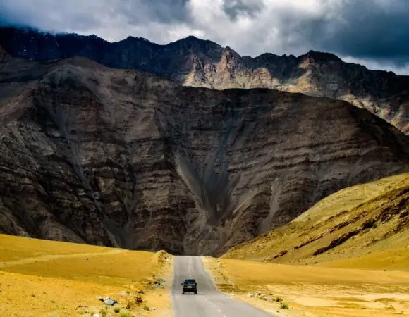LEH - LADAKH 03 NIGHTS 04 DAYS (DAY TRIP PANGONG)