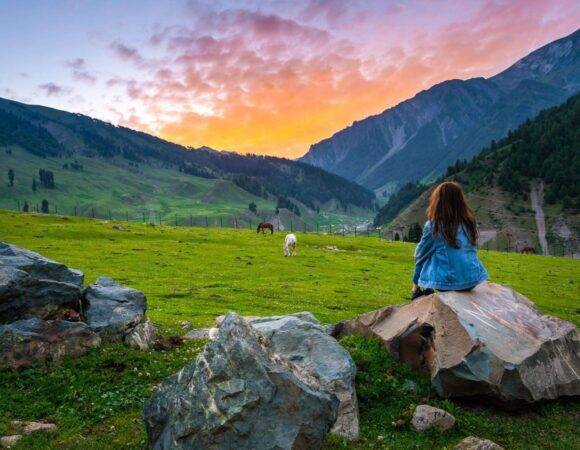 Kashmir Honeymoon Package: 6 Nights & 7 Days in the Valley of Dreams.