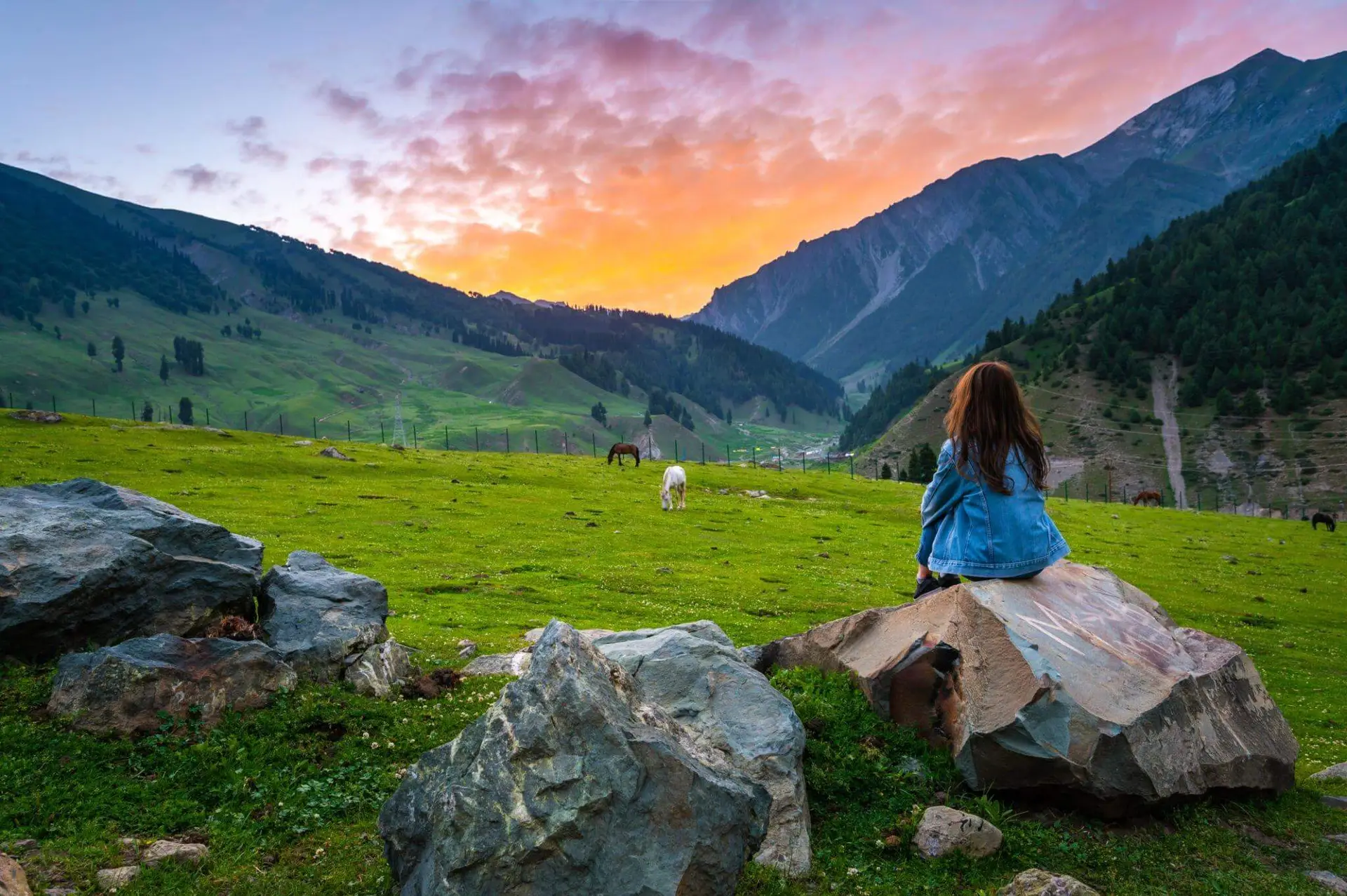 Kashmir Honeymoon Package: 6 Nights & 7 Days in the Valley of Dreams.